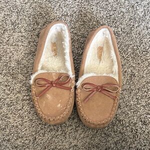 Old Navy Women's Brown Moccasins with Faux Fur Lining